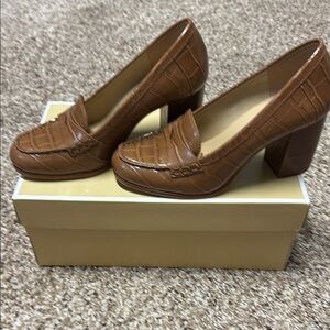 Elegant Brown Women's Loafers